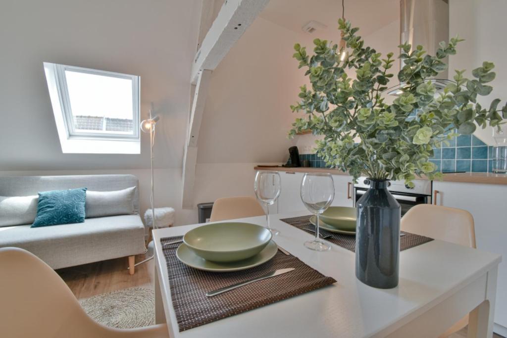 Residence Jean Hardy - Hyper Centre, Parking Gratuit, Wifi, Clim, Gare Valenciennes Exteriör bild